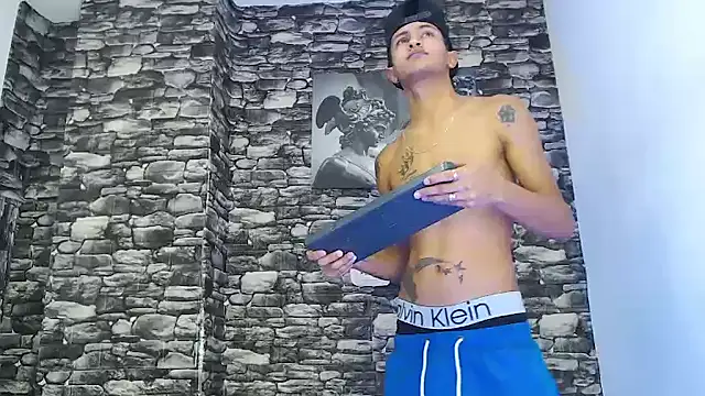 gustavo saaled19  online show from 10-12-25, 03:24