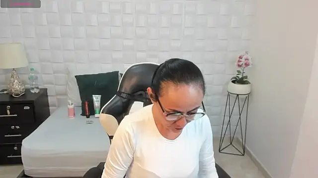 yulitza1025 online show from 01-17-26, 11:47