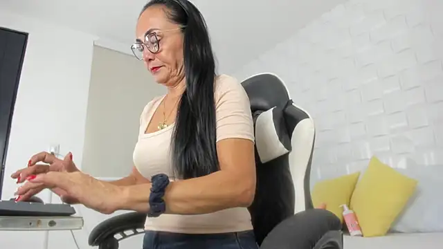 yulitza1025 online show from 03-02-26, 12:01