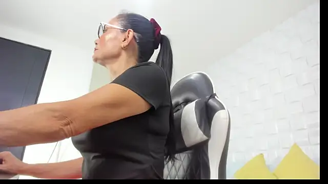 yulitza1025 online show from 02-27-26, 11:54