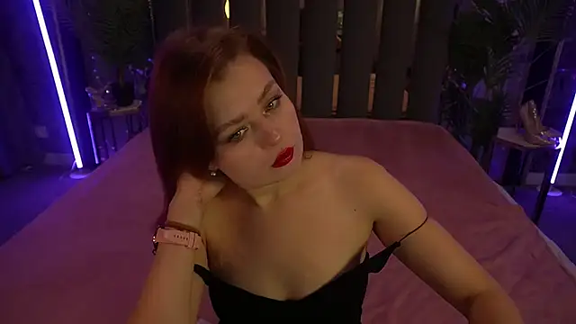 Snapshot of RedDoll_ chatting on 10-14-25, 03:45 RedDoll online show from 10-14-25, 03:45