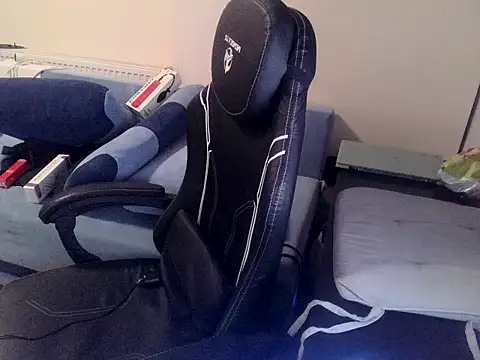 Snapshot of Wyrolowanyyy chatting on 02-26-26, 12:43 Wyrolowanyyy online show from 02-26-26, 12:43