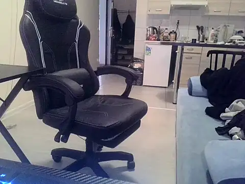 Snapshot of Wyrolowanyyy chatting on 12-20-25, 09:56 Wyrolowanyyy online show from 12-20-25, 09:56