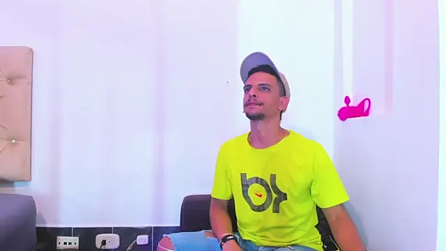  Tarekk  online show from 09-30-25, 02:34