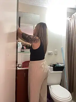 Snapshot of MorganHot0809 chatting on 11-19-25, 01:11 MorganHot0809 online show from 11-19-25, 01:11