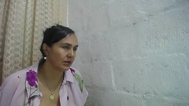 Snapshot of gabbyparker_ chatting on 05-06-26, 09:35 gabbyparker online show from 05-06-26, 09:35
