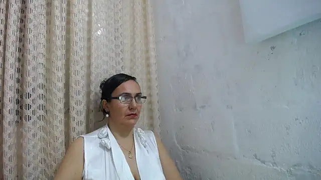 gabbyparker  online show from 12-17-25, 09:47