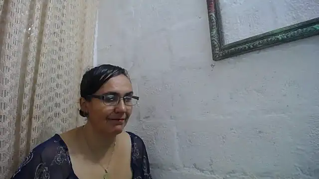 Snapshot of gabbyparker_ chatting on 06-10-26, 07:09 gabbyparker online show from 06-10-26, 07:09