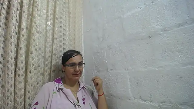 Snapshot of gabbyparker_ chatting on 04-25-26, 11:24 gabbyparker online show from 04-25-26, 11:24