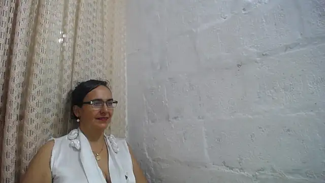Snapshot of gabbyparker_ chatting on 04-28-26, 09:35 gabbyparker online show from 04-28-26, 09:35