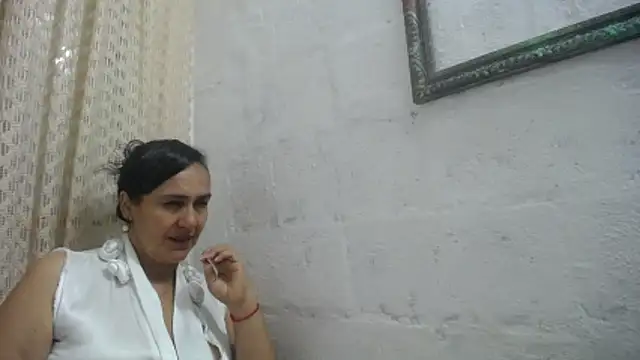 Snapshot of gabbyparker_ chatting on 05-09-26, 09:23 gabbyparker online show from 05-09-26, 09:23