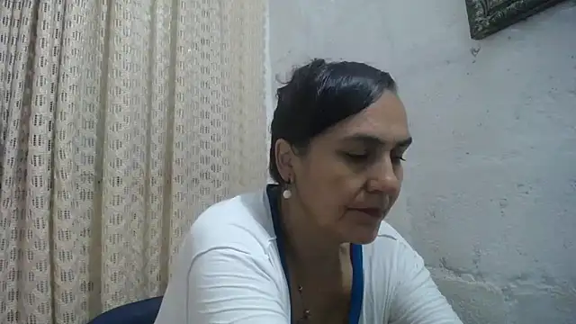 Snapshot of gabbyparker_ chatting on 05-08-26, 09:35 gabbyparker online show from 05-08-26, 09:35