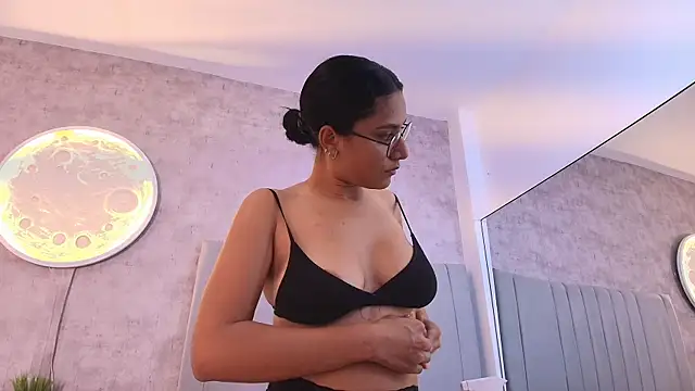 Snapshot of karla-ruiz chatting on 02-25-26, 07:36 karla-ruiz online show from 02-25-26, 07:36