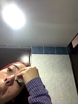 HannahCollyns online show from 12-21-25, 12:18