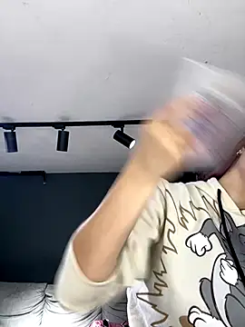 HannahCollyns online show from 12-18-25, 01:26