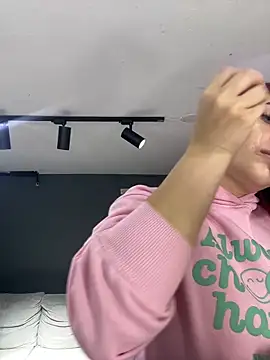 HannahCollyns online show from 12-20-25, 12:19