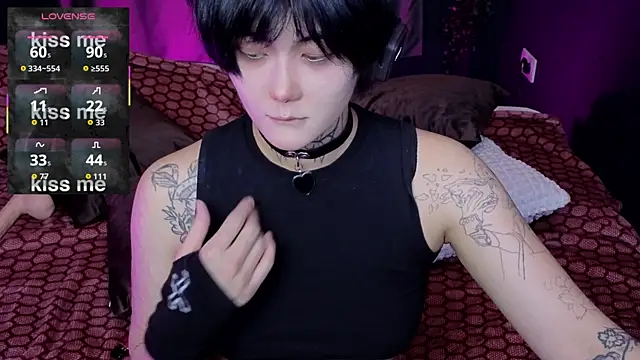 GothXRaven online show from 10-13-25, 04:19