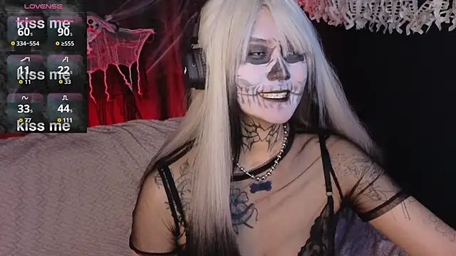 GothXRaven online show from 10-29-25, 12:04