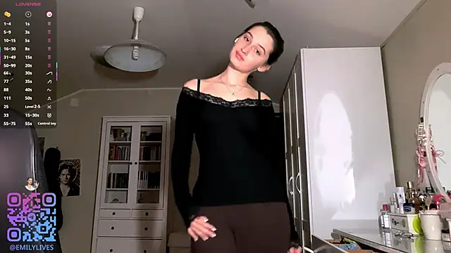 Snapshot of DarlineBrustera chatting on 04-19-26, 06:10 DarlineBrustera online show from 04-19-26, 06:10