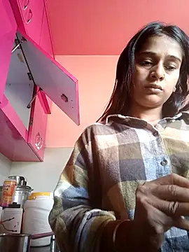 Snapshot of hotshreya69 chatting on 10-19-25, 08:28 hotshreya69 online show from 10-19-25, 08:28