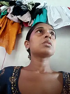 Snapshot of hotshreya69 chatting on 10-13-25, 08:27 hotshreya69 online show from 10-13-25, 08:27