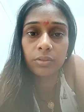 Snapshot of hotshreya69 chatting on 09-15-25, 05:08 hotshreya69 online show from 09-15-25, 05:08