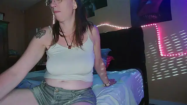 Snapshot of Sophierob1 chatting on 08-05-26, 06:29 Sophierob1 online show from 08-05-26, 06:29