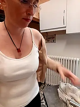 Sophierob1 online show from 10-08-25, 06:59