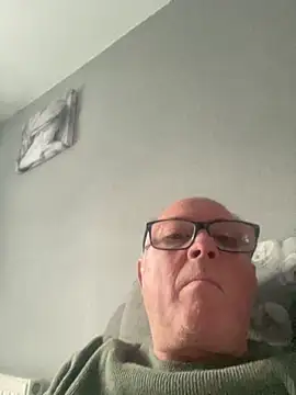 Snapshot of naughtygrandad1 chatting on 09-27-25, 06:52 naughtygrandad1 online show from 09-27-25, 06:52