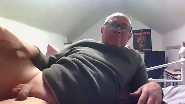 Snapshot of naughtygrandad1 chatting on 10-16-25, 06:16 naughtygrandad1 online show from 10-16-25, 06:16