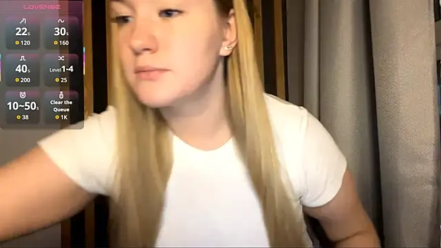 PandaFluff online show from 10-28-25, 04:39