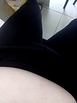 Snapshot of elisaelisa12 chatting on 09-21-25, 09:58 elisaelisa12 online show from 09-21-25, 09:58