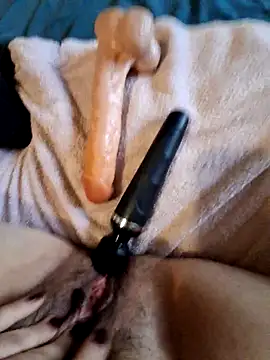 Snapshot of elisaelisa12 chatting on 02-18-26, 06:44 elisaelisa12 online show from 02-18-26, 06:44