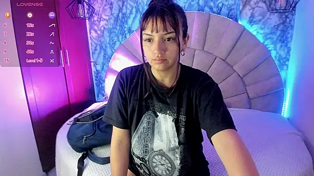 Snapshot of Mariam_s chatting on 10-19-25, 04:10 Mariam s online show from 10-19-25, 04:10