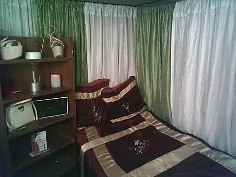 Snapshot of Sweet-shopia chatting on 09-10-25, 01:10 Sweet-shopia online show from 09-10-25, 01:10