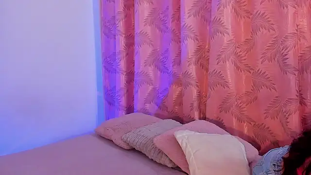 Snapshot of riley_bensongh chatting on 02-14-26, 09:04 riley bensongh online show from 02-14-26, 09:04