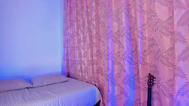 Snapshot of riley_bensongh chatting on 11-09-25, 10:36 riley bensongh online show from 11-09-25, 10:36