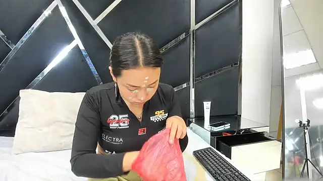 Noa Arez online show from 02-14-26, 02:56