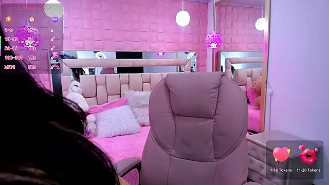  laaura  online show from 11-13-25, 07:18