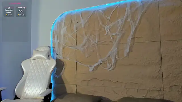 RenataLeclair online show from 10-30-25, 04:04