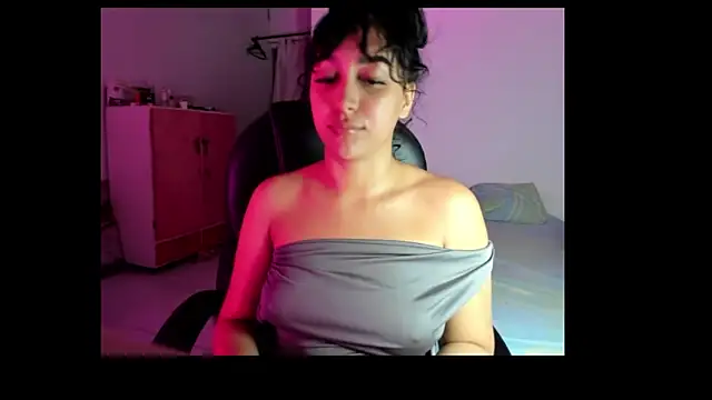 Snapshot of mia_katteyes chatting on 06-12-26, 05:38 mia katteyes online show from 06-12-26, 05:38