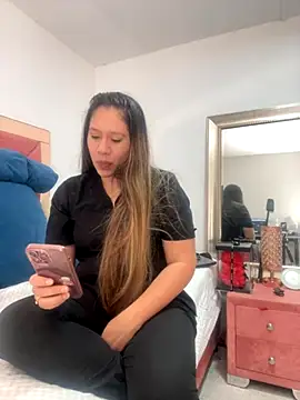 emma hot2006 online show from 09-17-25, 03:36