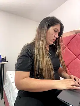 emma hot2006 online show from 11-07-25, 06:34