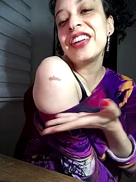 Snapshot of miss_carmila1 chatting on 11-07-25, 01:43 miss carmila1 online show from 11-07-25, 01:43