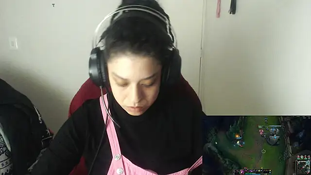 Snapshot of miss_carmila1 chatting on 10-31-25, 11:11 miss carmila1 online show from 10-31-25, 11:11