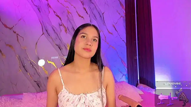 Emmiicute online show from 12-21-25, 09:04