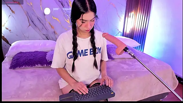 Emmiicute online show from 03-20-26, 08:32