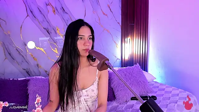 Snapshot of Emmiicute chatting on 04-18-26, 07:58 Emmiicute online show from 04-18-26, 07:58