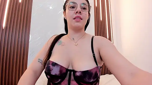 Snapshot of CarolinaMejia chatting on 10-12-25, 02:46 CarolinaMejia online show from 10-12-25, 02:46