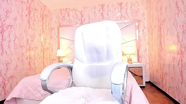 Emily Whinfre online show from 06-10-26, 08:32